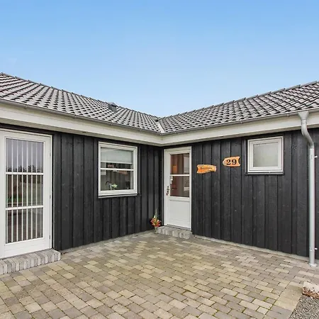 Three-bedroom Holiday In 度假居