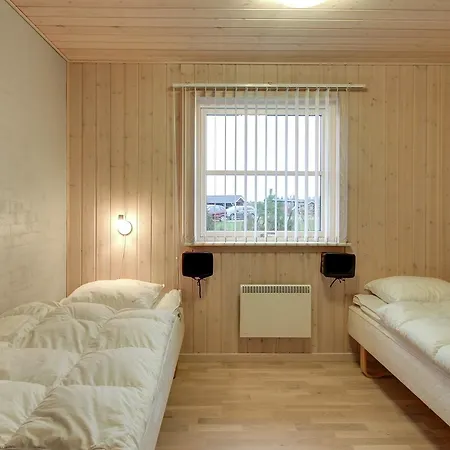 بيت للعطل Three-bedroom Holiday In *