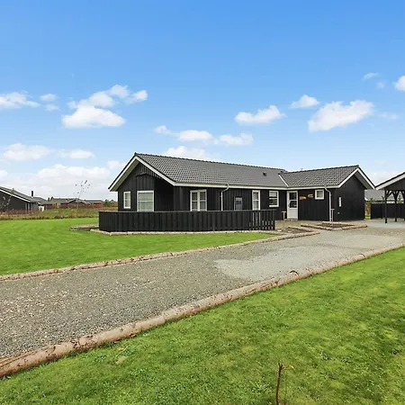 Three-bedroom Holiday In